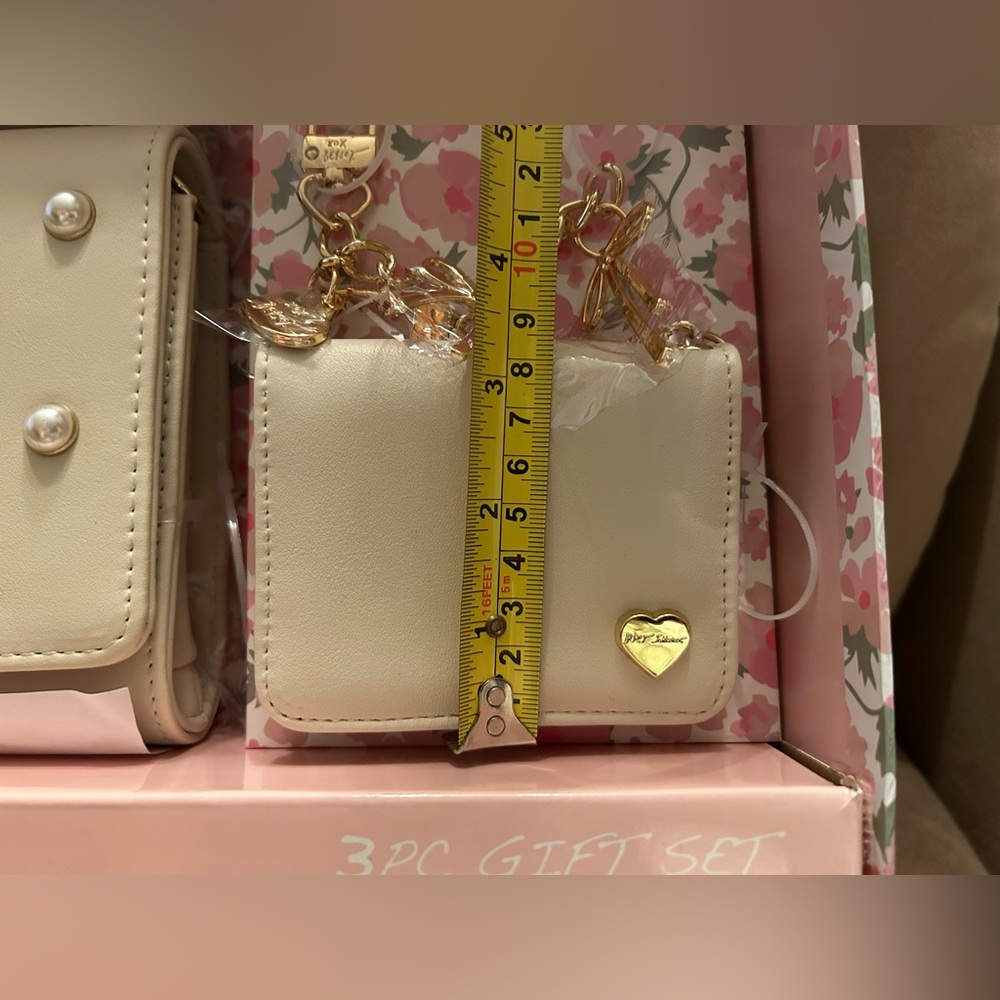 *New* Betsey Johnson Cream and Pearl 3 Piece Gift Set - Picture 13 of 16